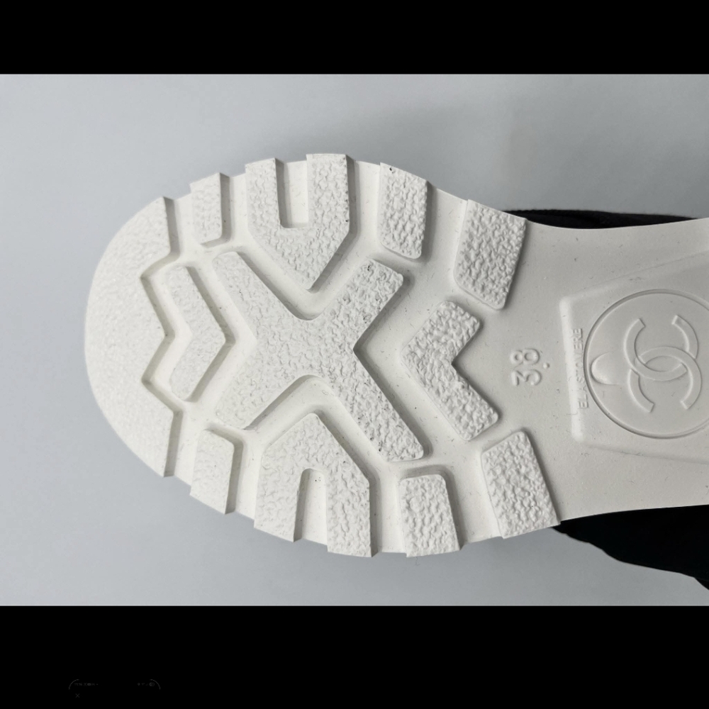 CHANEL Monochrome Canvas Sneakers - Picture 3 of 6